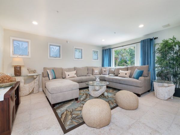 Oceanfront Waimanalo Beach Vacation Home Nine Bedroom