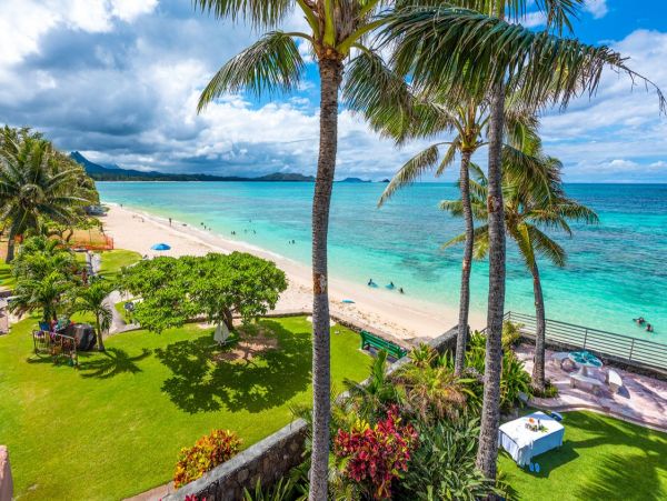 Oceanfront Waimanalo Beach Vacation Home Nine Bedroom
