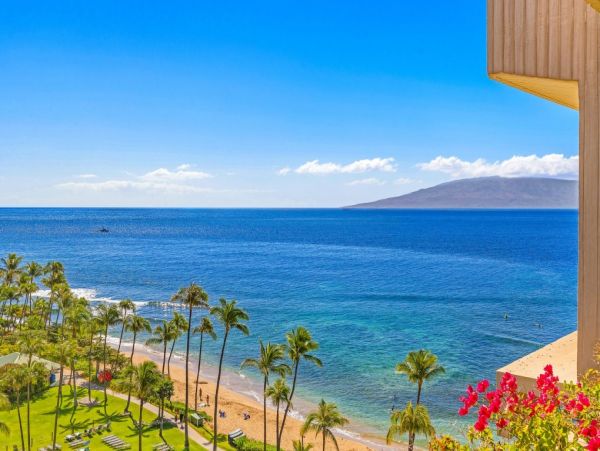 Oceanfront Five Bedroom Vacation Rental in Kaanapali