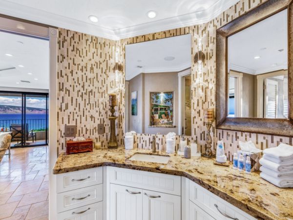 Oceanfront Five Bedroom Vacation Rental in Kaanapali