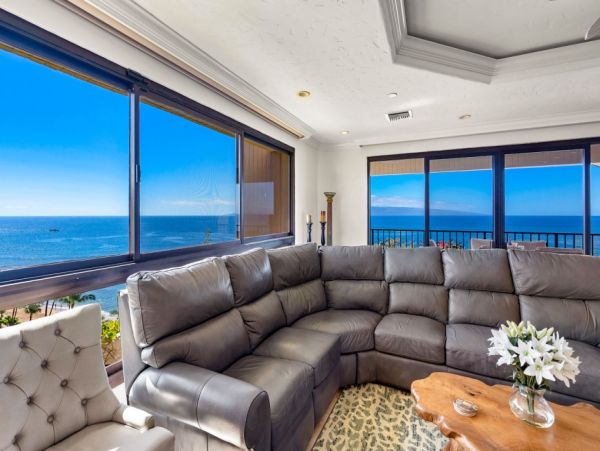 Oceanfront Five Bedroom Vacation Rental in Kaanapali