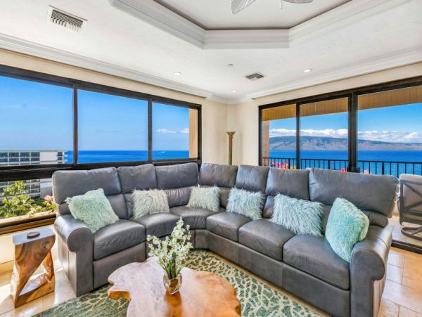 Oceanfront Five Bedroom Vacation Rental in Kaanapali