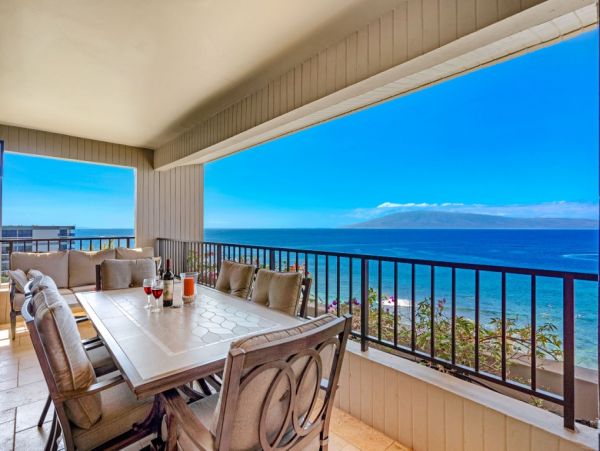Oceanfront Five Bedroom Vacation Rental in Kaanapali