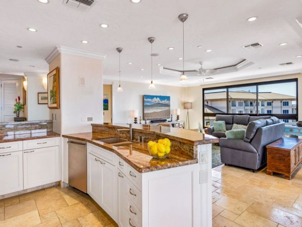 Oceanfront Five Bedroom Vacation Rental in Kaanapali
