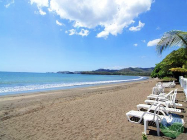 Pool Cabana- Villa  Steps to Beach (5-7 min Walk)