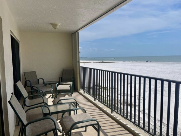 New Beachfront Vacation Condo Large Lanai