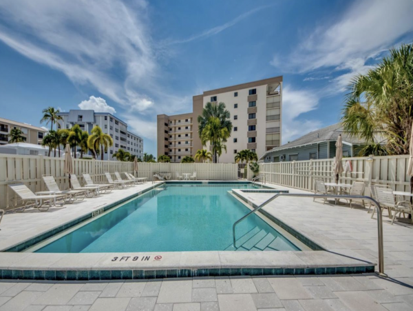 New Beachfront Vacation Condo Large Lanai