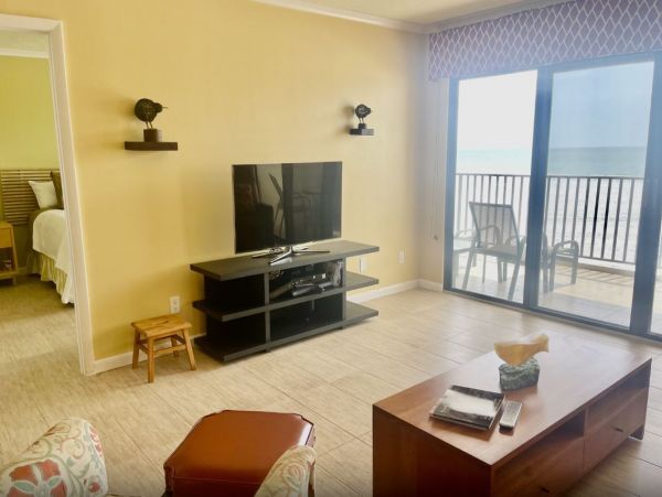 New Beachfront Vacation Condo Large Lanai