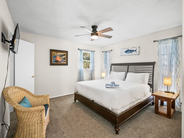 Waterfront Five Bedroom Luxury Vacation Rental in Bradenton