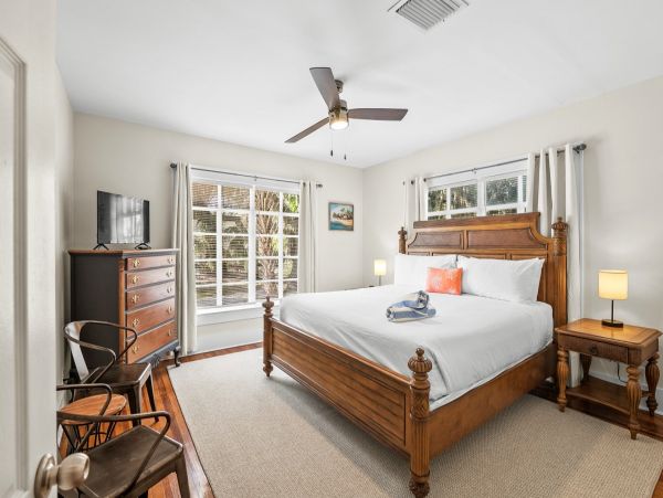 Waterfront Five Bedroom Luxury Vacation Rental in Bradenton
