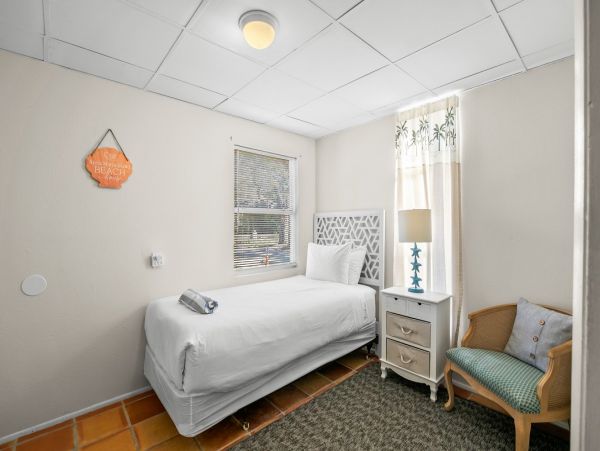 Waterfront Five Bedroom Luxury Vacation Rental in Bradenton