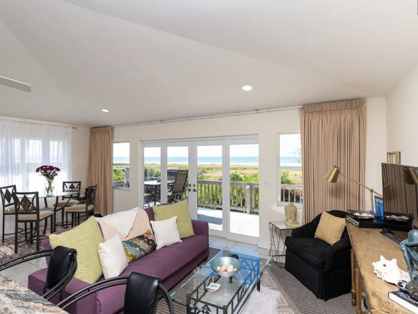 Vacation Condo Right on The Beach Views and Stroll to Village