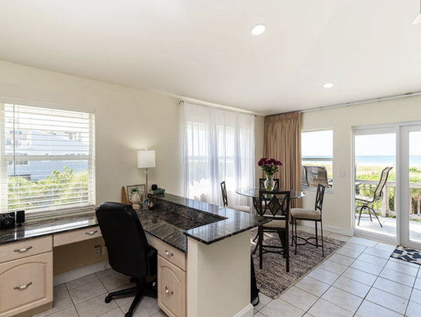 Vacation Condo Right on The Beach Views and Stroll to Village