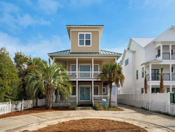 Coastal Escape Rental Near Beaches