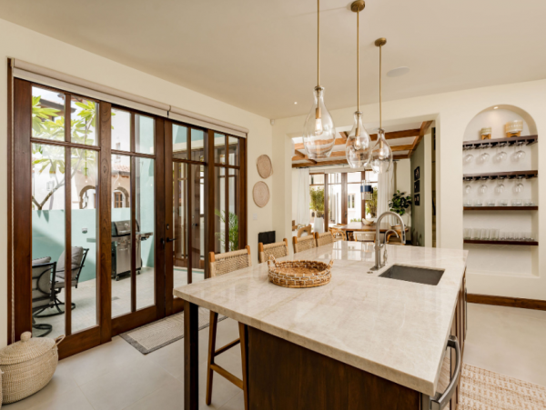 Luxurious Haven with Ocean Views & 4 Bedrooms