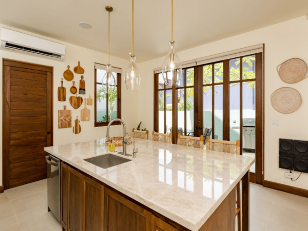 Luxurious Haven with Ocean Views & 4 Bedrooms