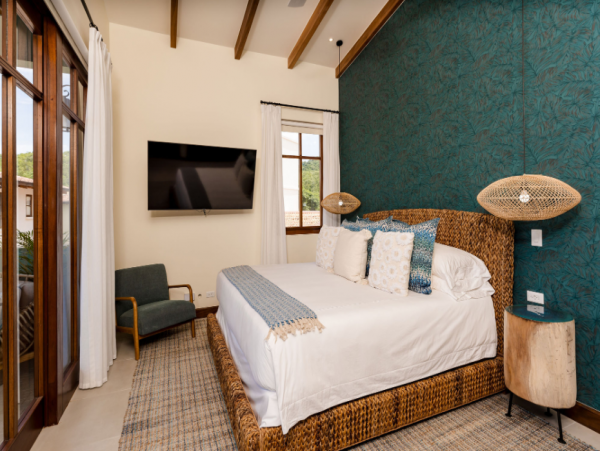 Luxurious Haven with Ocean Views & 4 Bedrooms