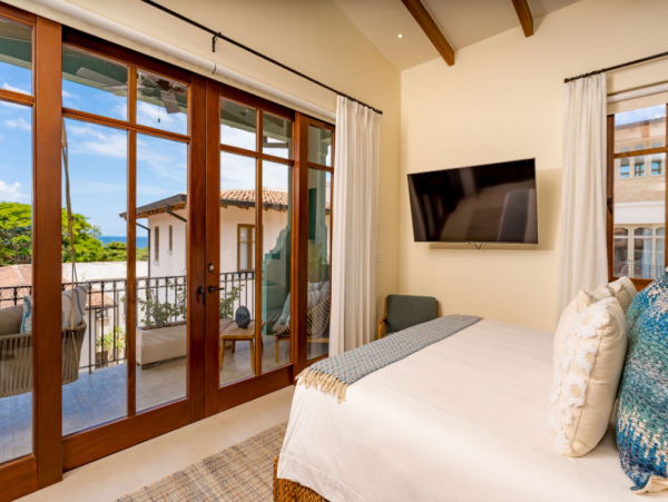Luxurious Haven with Ocean Views & 4 Bedrooms