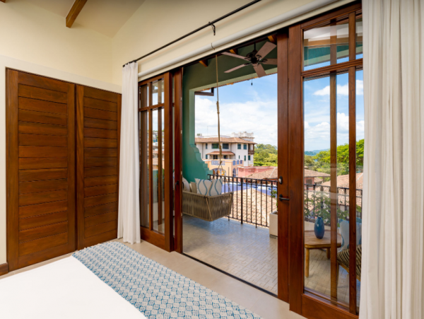 Luxurious Haven with Ocean Views & 4 Bedrooms
