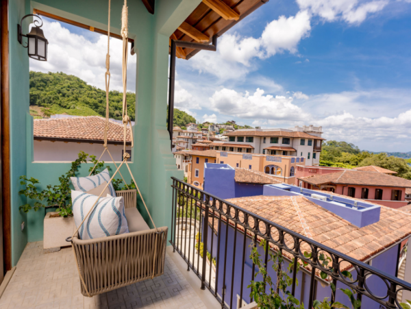 Luxurious Haven with Ocean Views & 4 Bedrooms