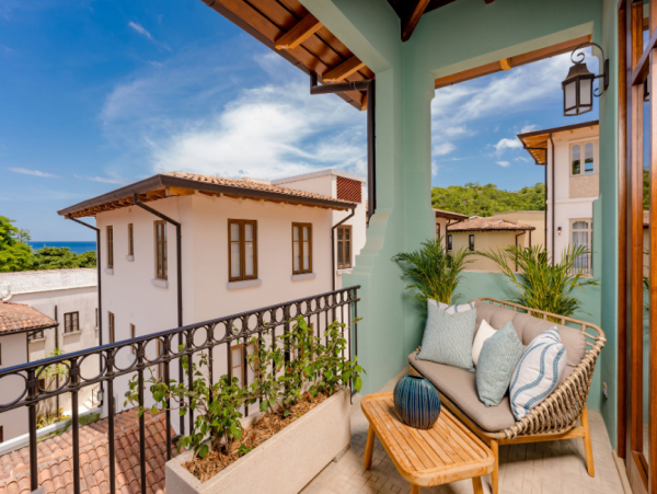 Luxurious Haven with Ocean Views & 4 Bedrooms