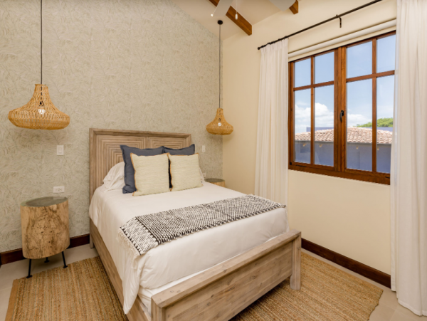 Luxurious Haven with Ocean Views & 4 Bedrooms