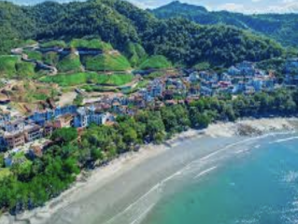 Luxurious Haven with Ocean Views & 4 Bedrooms