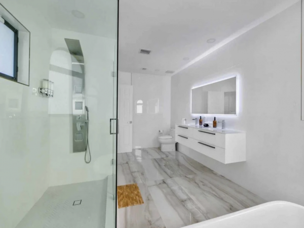 Exquisite Seven Bedroom Vacation Rental Home in Miami