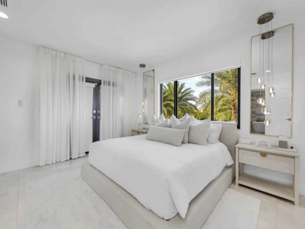 Exquisite Seven Bedroom Vacation Rental Home in Miami