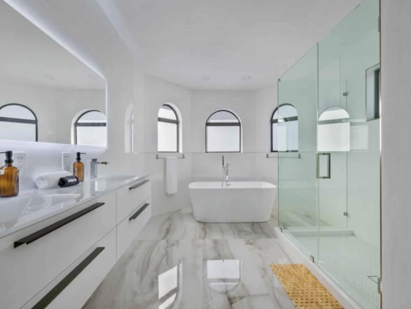 Exquisite Seven Bedroom Vacation Rental Home in Miami