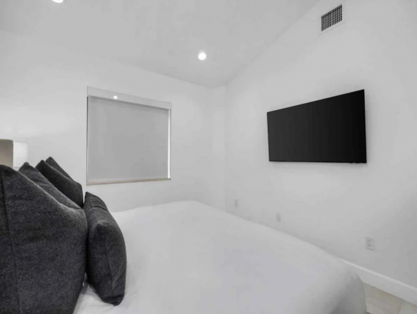 Exquisite Seven Bedroom Vacation Rental Home in Miami