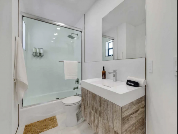 Exquisite Seven Bedroom Vacation Rental Home in Miami