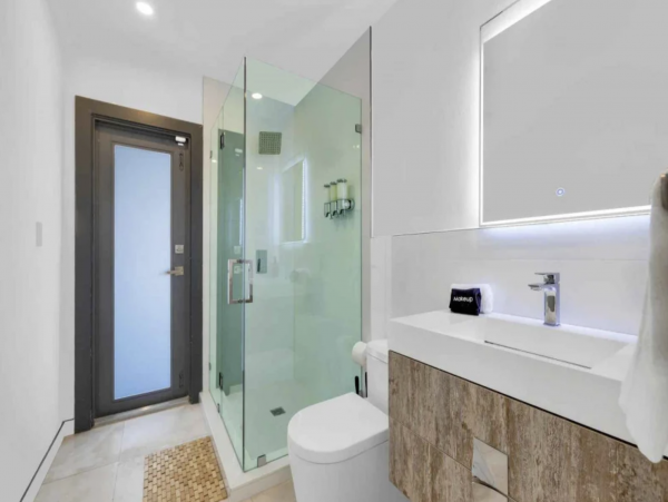 Exquisite Seven Bedroom Vacation Rental Home in Miami