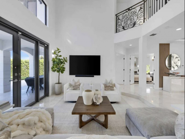 Exquisite Seven Bedroom Vacation Rental Home in Miami