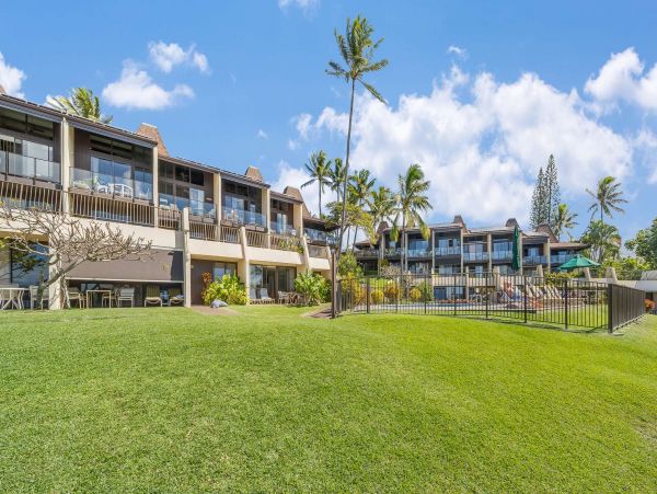 Oceanfront Kahana Vacation Condo One Bedroom