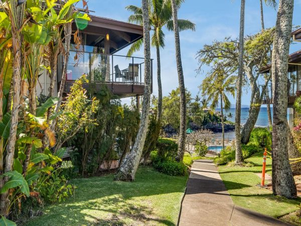 Oceanfront Kahana Vacation Condo One Bedroom