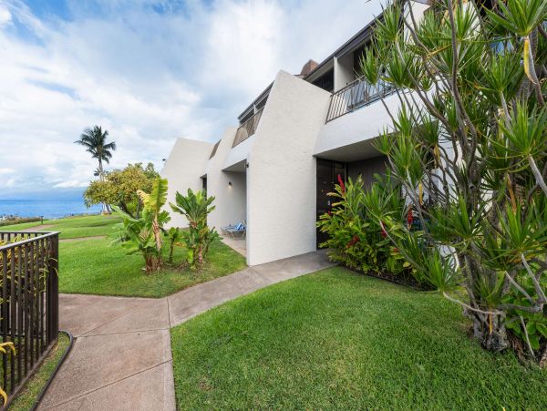 Oceanfront Kahana Vacation Condo One Bedroom