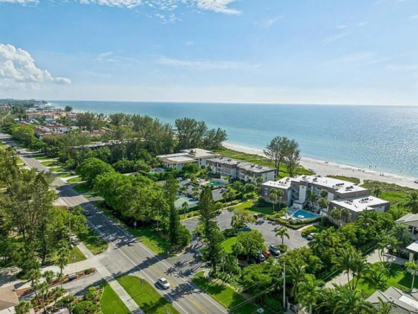 Beachside Vacation Condo with 3 Bedrooms in Longboat Key