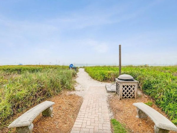 Beachside Vacation Condo with 3 Bedrooms in Longboat Key