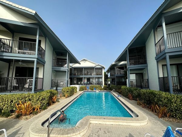 Beachfront Vacation Condo with 3 Bedroom in Holmes Beach
