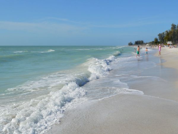 Beachfront Vacation Condo with 3 Bedroom in Holmes Beach