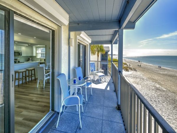 Beachfront Vacation Condo with 3 Bedroom in Holmes Beach