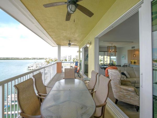 Penthouse Corner Unit with Water Views in Clearwater Beach