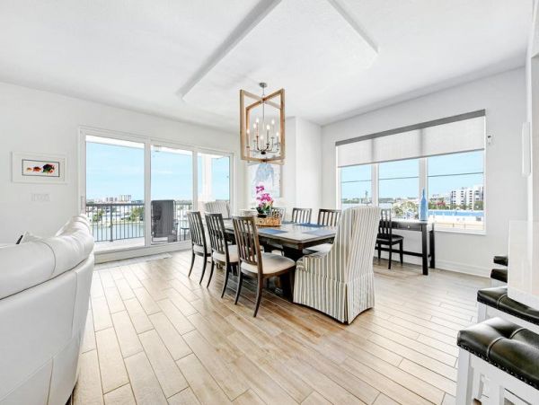 Penthouse Corner Unit with Water Views in Clearwater Beach