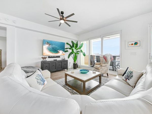 Penthouse Corner Unit with Water Views in Clearwater Beach