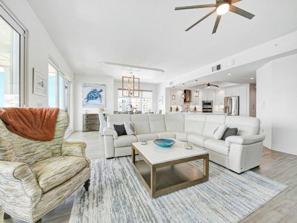 Penthouse Corner Unit with Water Views in Clearwater Beach