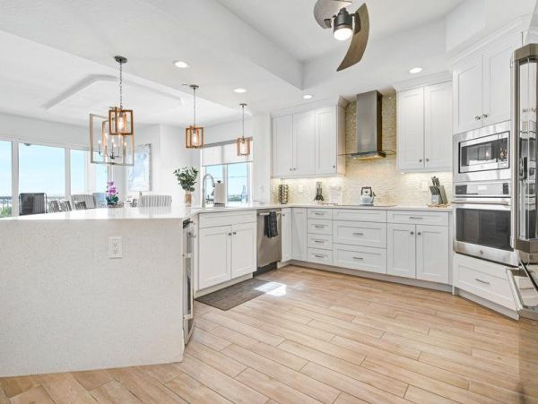 Penthouse Corner Unit with Water Views in Clearwater Beach