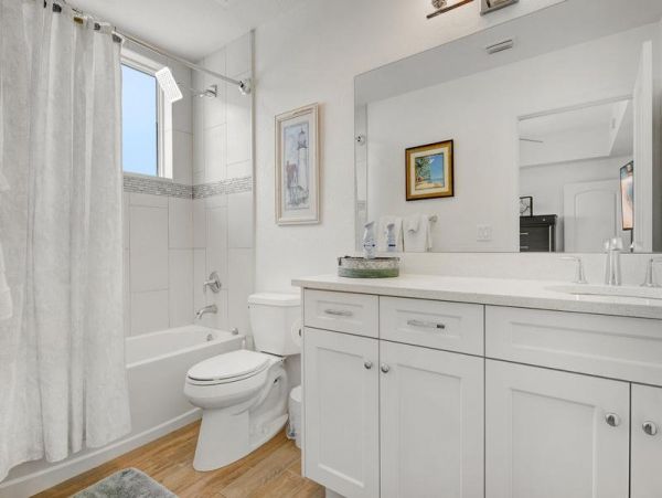 Penthouse Corner Unit with Water Views in Clearwater Beach