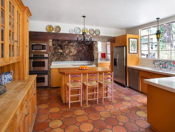 Historic Vacation Ranch with 4 Bedrooms