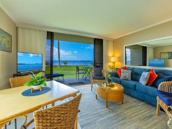 Direct Oceanfront Ground-Floor Vacation Condo in Kihei